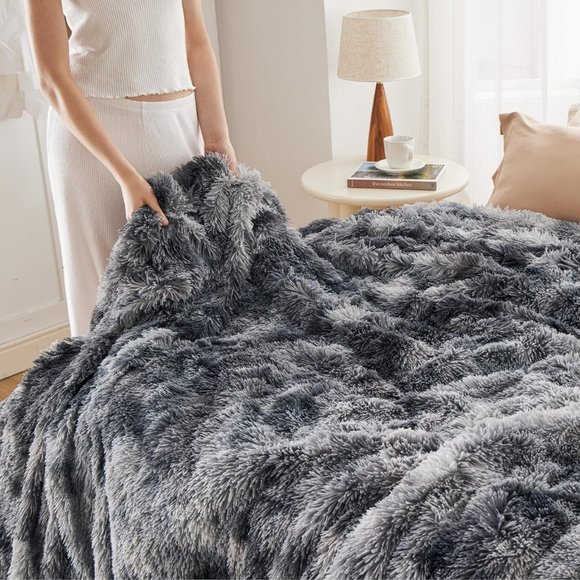 50'x60'' Soft Fuzzy Faux Fur Grey Sherpa Fleece Furry Shaggy Thick Throw Blanket - Picture 7 of 8